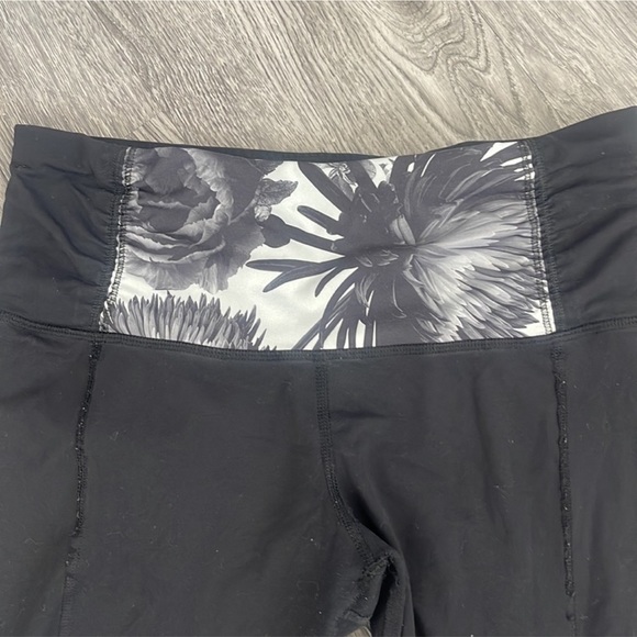 💯 authentic Lululemon Runday Crop - Picture 8 of 11